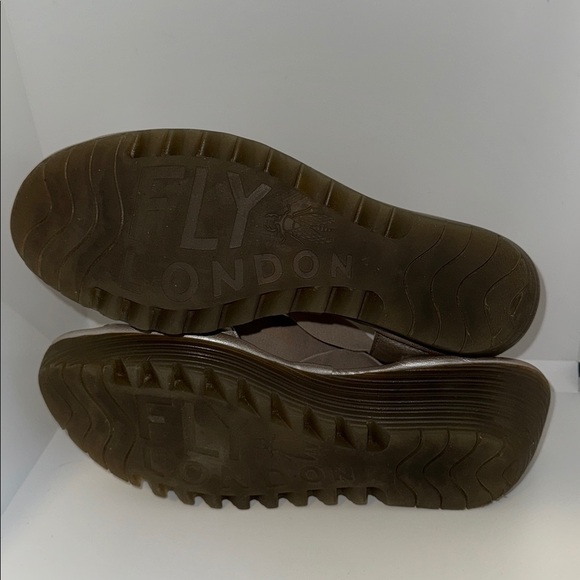 Fly London RALE Cross Band Wedge Sandals Metallic Silver Women’s 38 US 7.5-8 - Picture 9 of 11